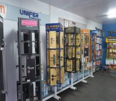 Vários modelos de fechaduras