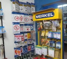 Placas e alertas